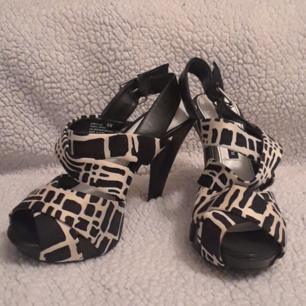 Chinese laundry black & white heels